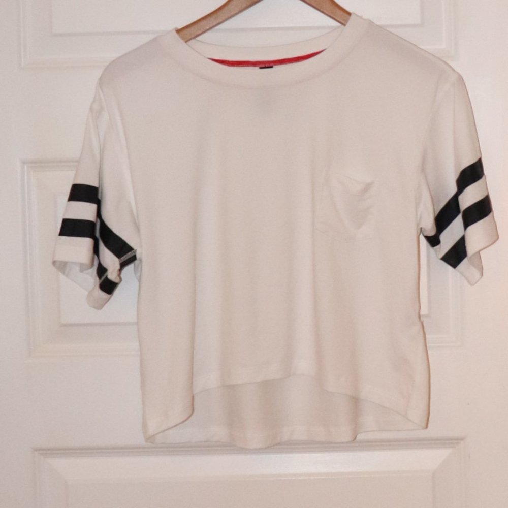 Kadyluxe White Milky Silk Pocket Crop Tee